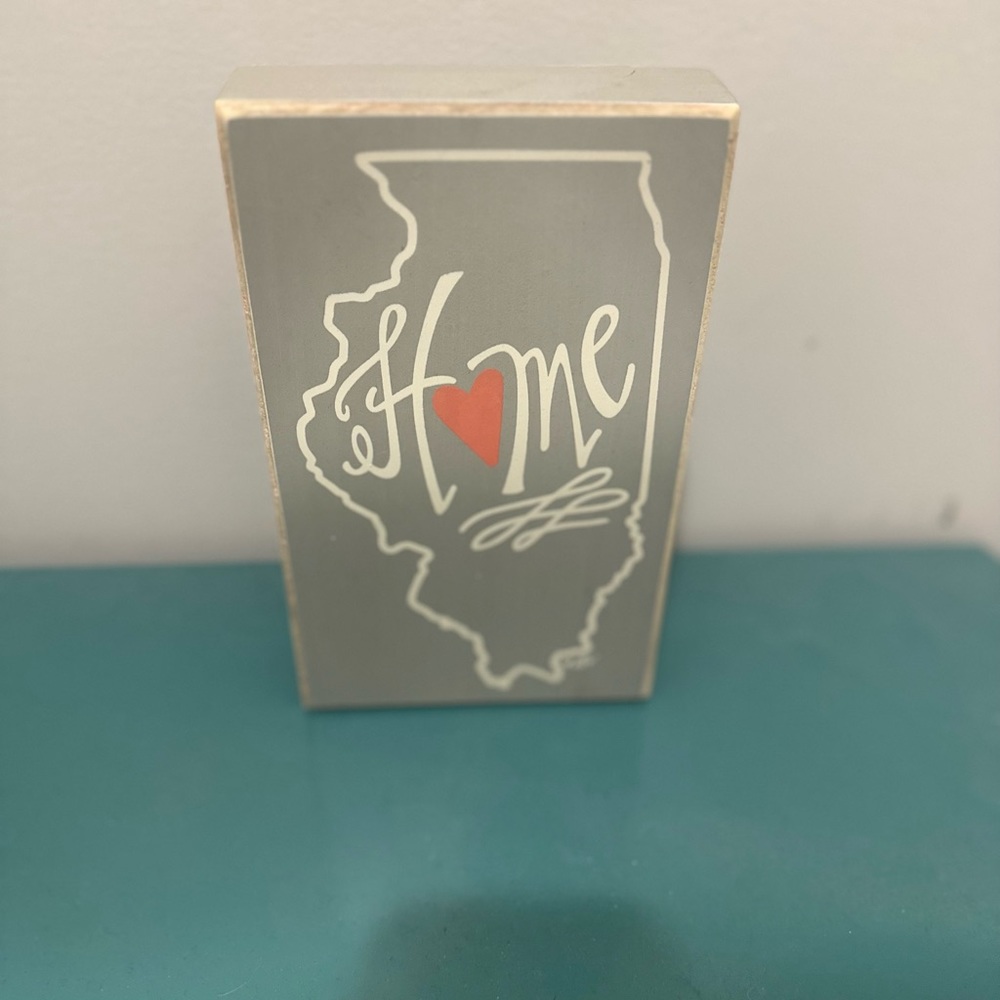 Wooden Illinois decor